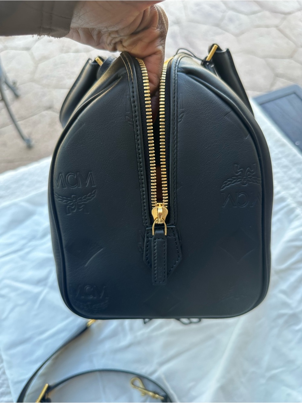 MCM Ella Boston Bag In Maxi Monogram Leather - Picture 6 of 10